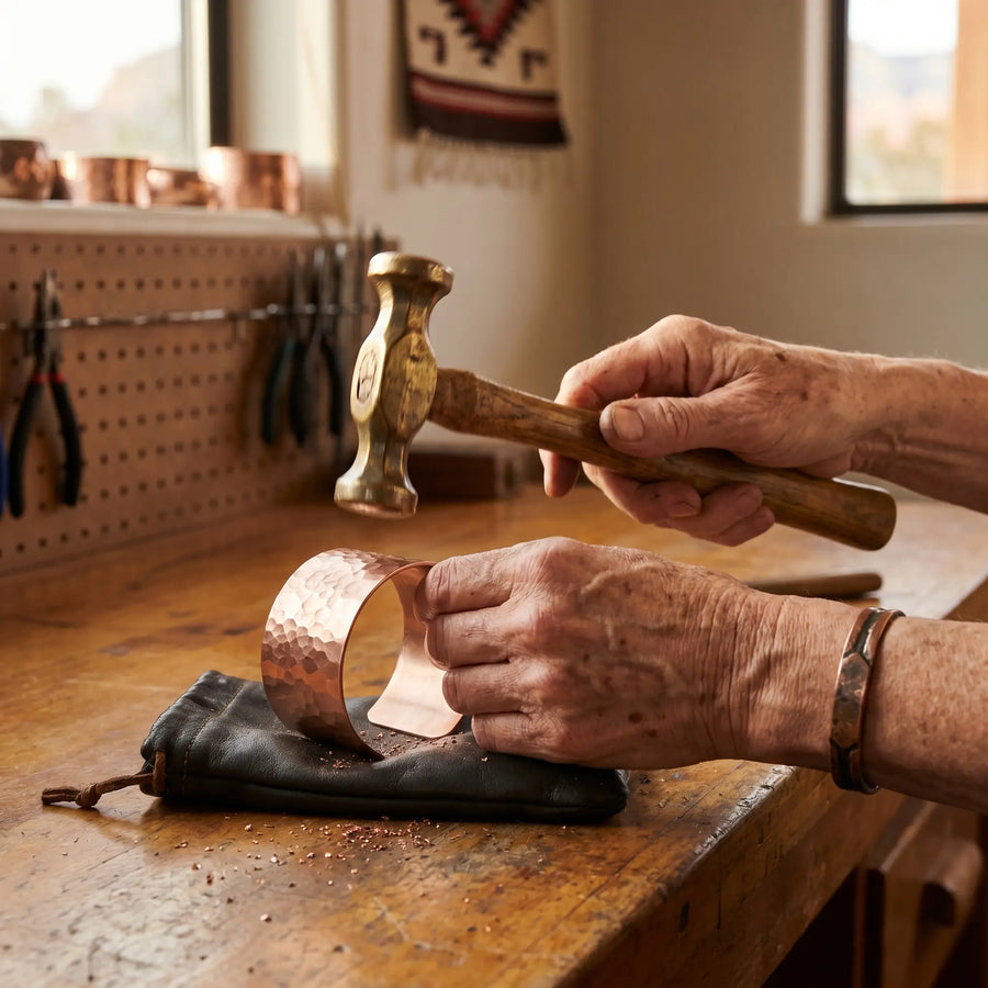 Λεπτομέρειες και φινιρίσματα των χάλκινων κοσμημάτων
